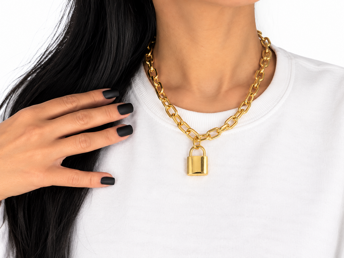 Collana Segreto Gold indossata — Personalizzami